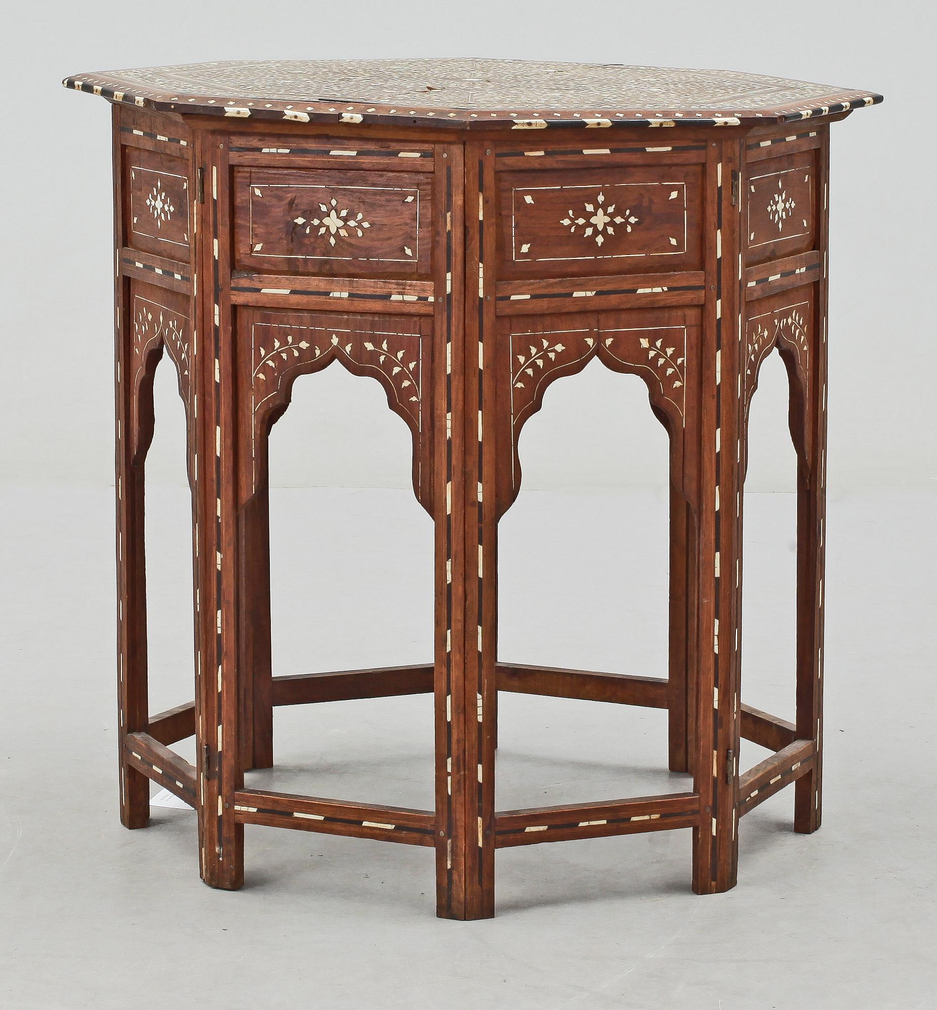 RÖKBORD, orientaliskt, 1900-tal.