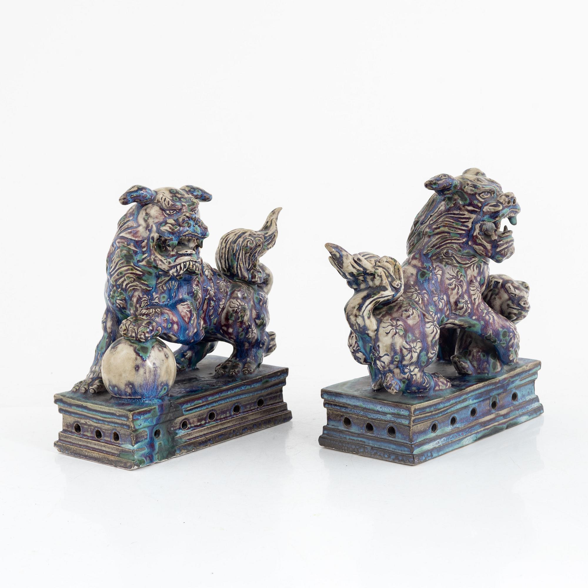 A pair of Chinese glazed stoneware buddhist lions, 20th century.