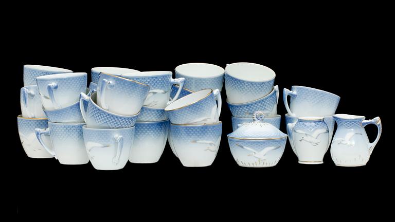 MAT- OCH KAFFESERVIS, 114 delar, porslin, "Måsen", Bing & Gröndahl.