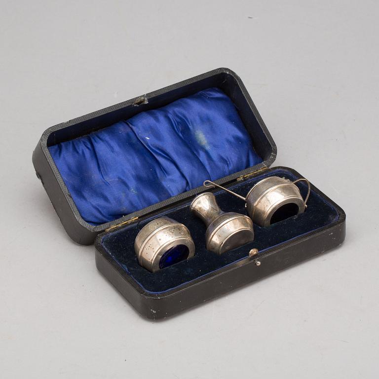 BORDSET, 3 delar med etui, silver, Chester, 1919/20. Total vikt 56 g.