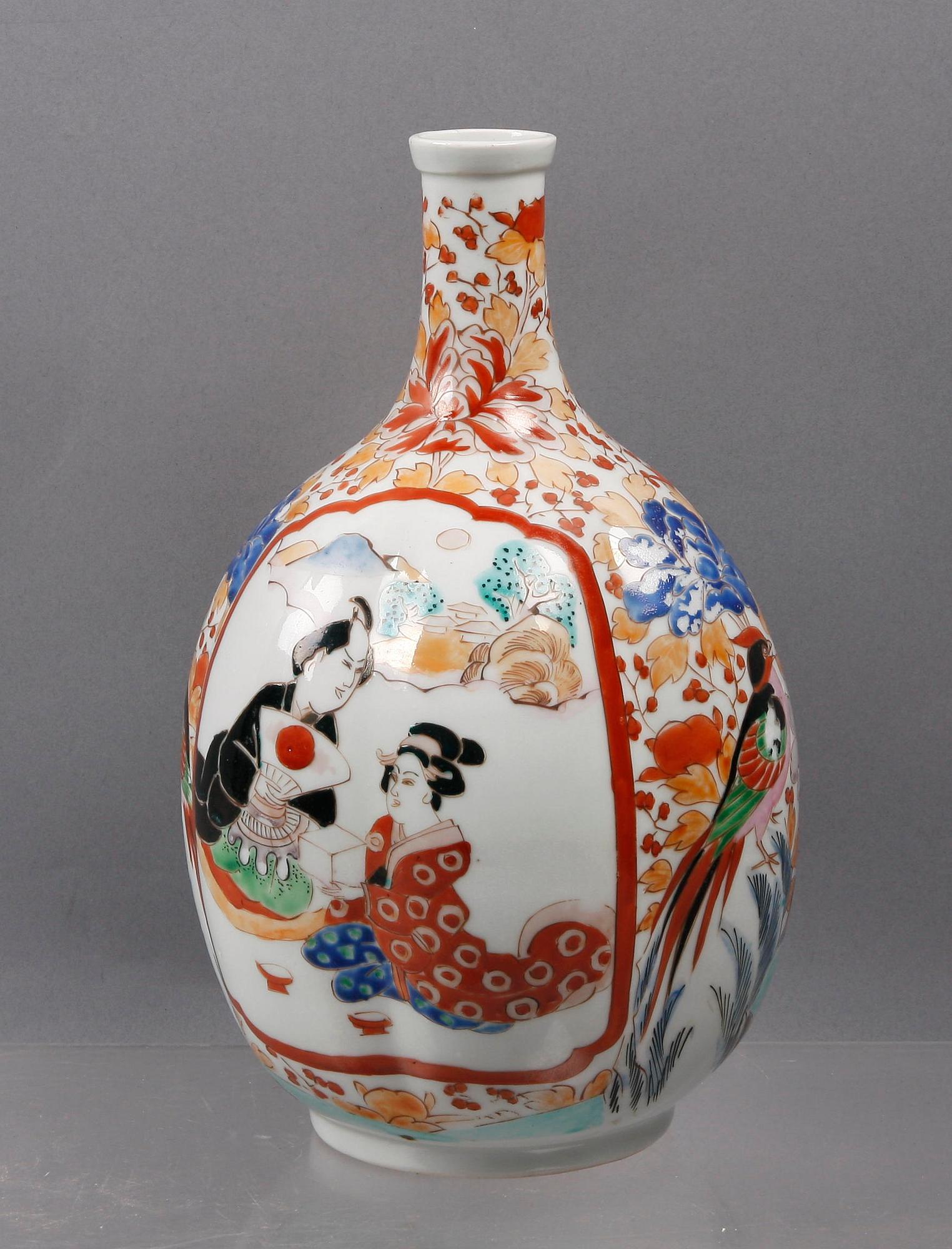 FLASKA, porslin, Japan. 1800-tal.