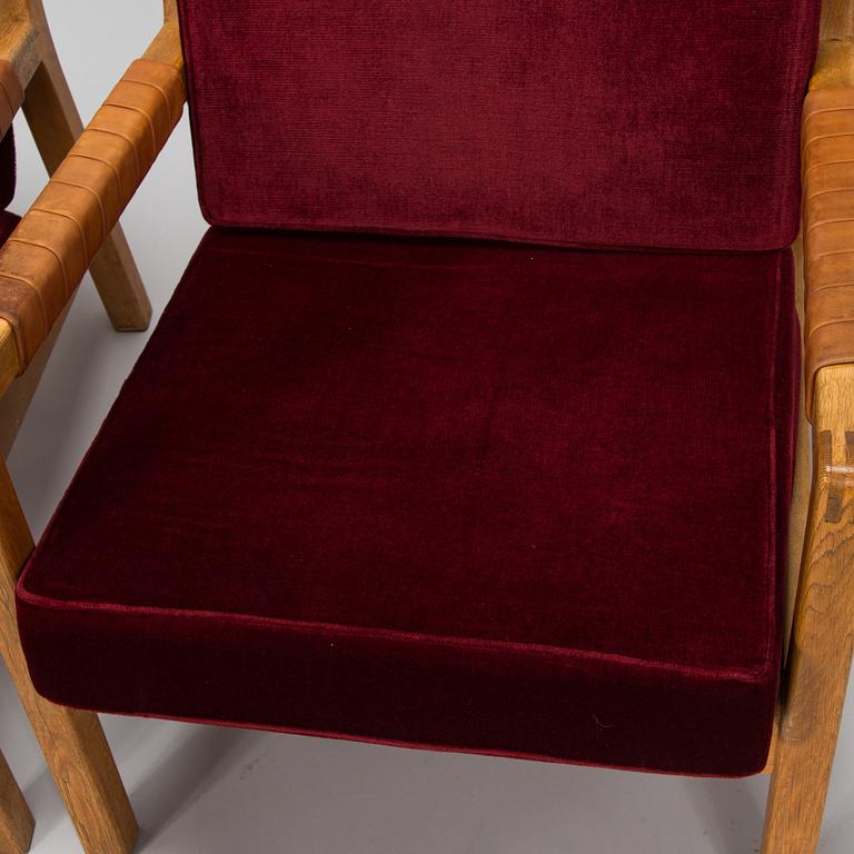 Carl Gustaf Hiort af Ornäs, fåtöljer ett par, "Rialto", Puunveisto Oy - Träsnideri Ab, 1950-talets slut.