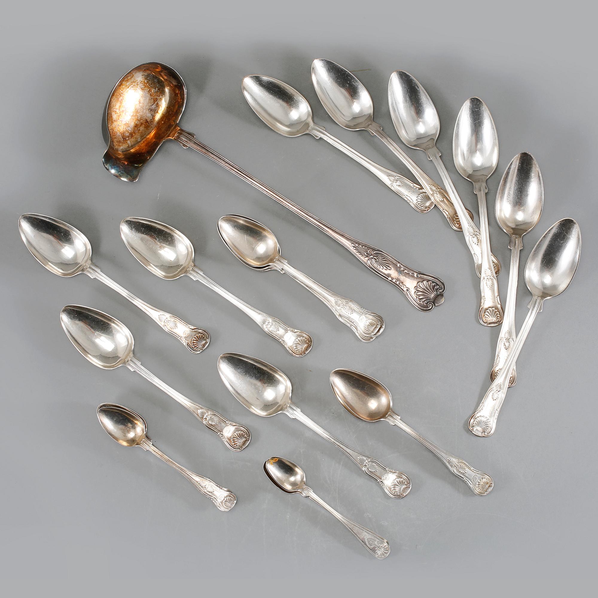 SKEDAR, 19 st, silver, samtliga stämplade omkring 1800-talets mitt. Vikt 811 gram.