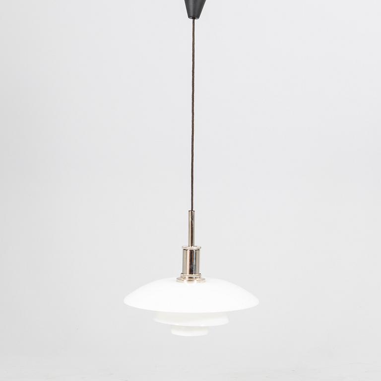 Poul Henningsen, taklampa, PH 4 1/2 för Louis Poulson, Danmark.