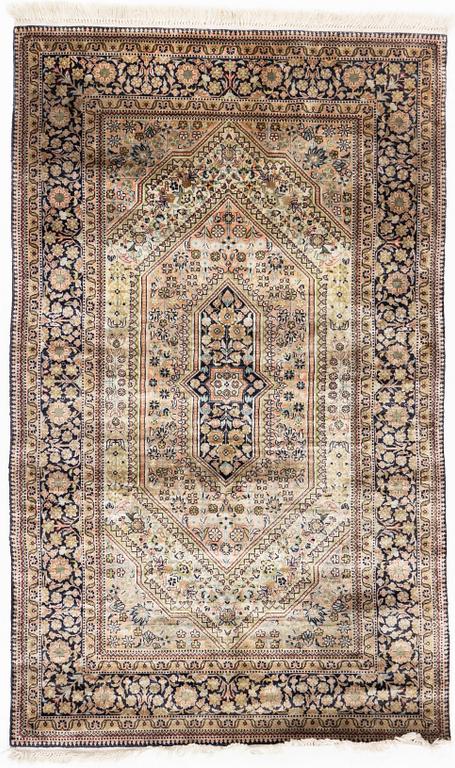 Carpet, silk, ca 160 x 95 cm.