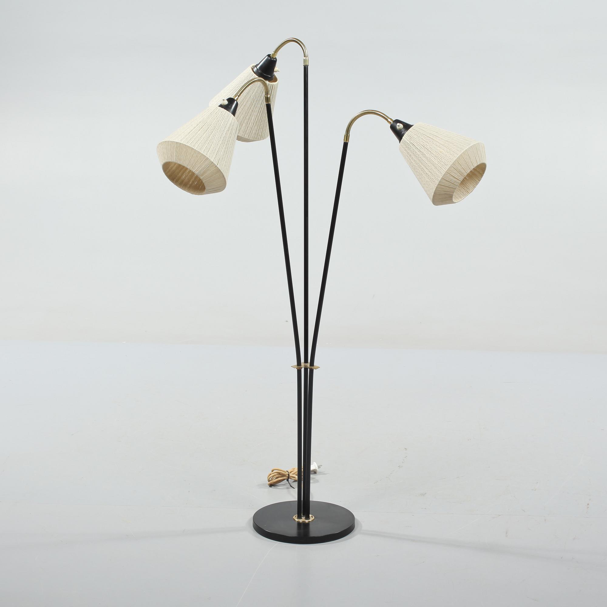 GOLVLAMPA, omkring 1900-talets mitt.