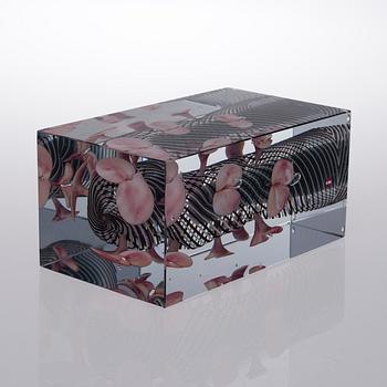 OIVA TOIKKA, A GLASS CUBE. Signed Sakurano Hana, Oiva Toikka, Nuutajärvi 2008, 118/200.