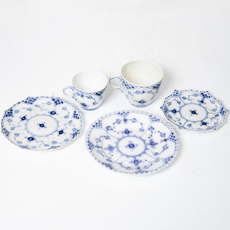 Mat- och kaffeservis, 65 delar, porslin, "Musselmalet", Royal Copenhagen, Danmark.