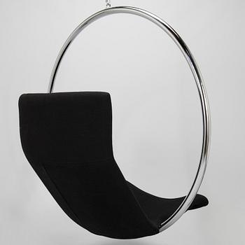 Eero Aarnio, nojatuoli/riipputuoli, "Ring Chair". Malli muotoiltu 2009.