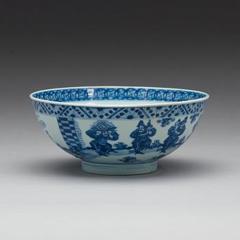 A blue and white bowl, Qing dynasty, 18th Century.