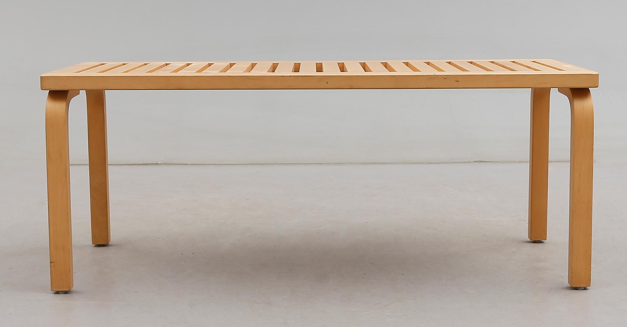 BÄNK, modell 153A, Alvar Aalto, Artek, 1900-talets andra hälft.