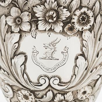 A sterling silver ewer, London 1776, maker's mark IC.