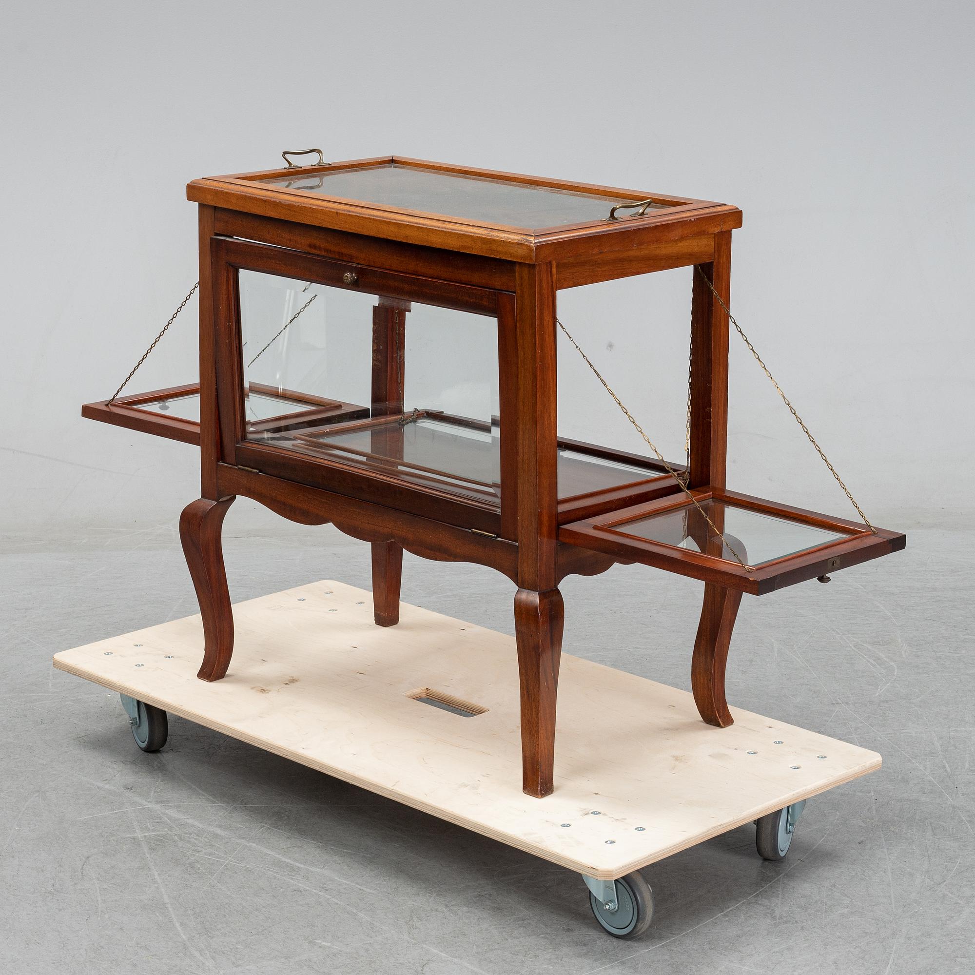 Monterbord/Serveringsbord, 1900-tal.
