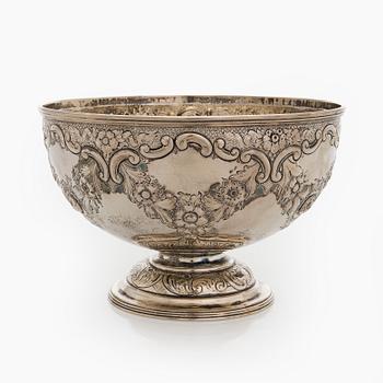 A sterling silver bowl, Barker Brothers, Birmingham 1897.