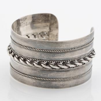 Arm ring silver.