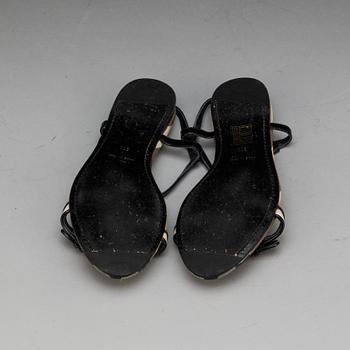 SANDALER, Burberry.