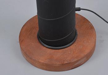 LOFT GOLVLAMPA, svartmålad aluminium, Antti Eklund.