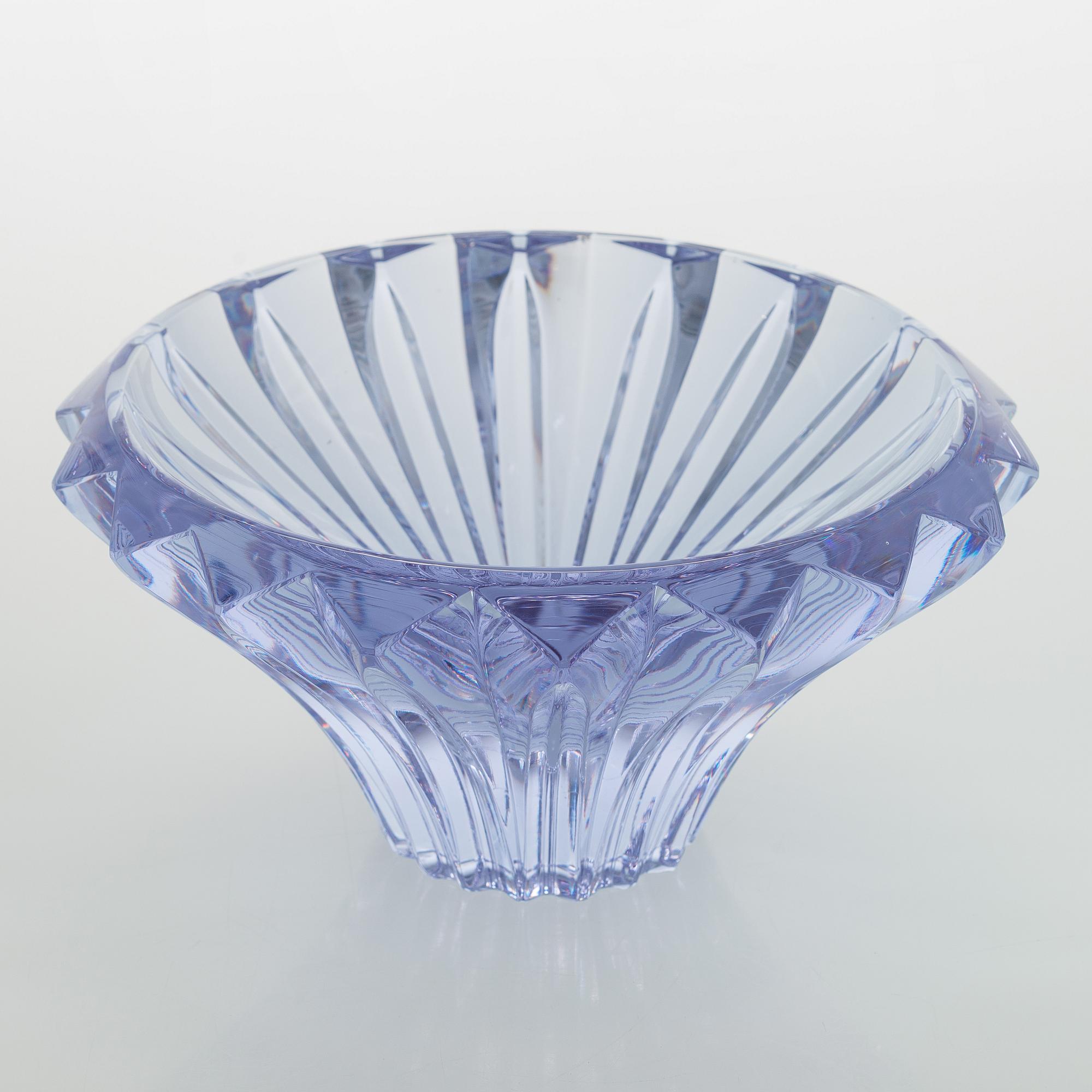 Aimo Okkolin, a "Terälehdet" (Petals) bowl signed Aimo Okkolin Riihimäen Lasi Oy.