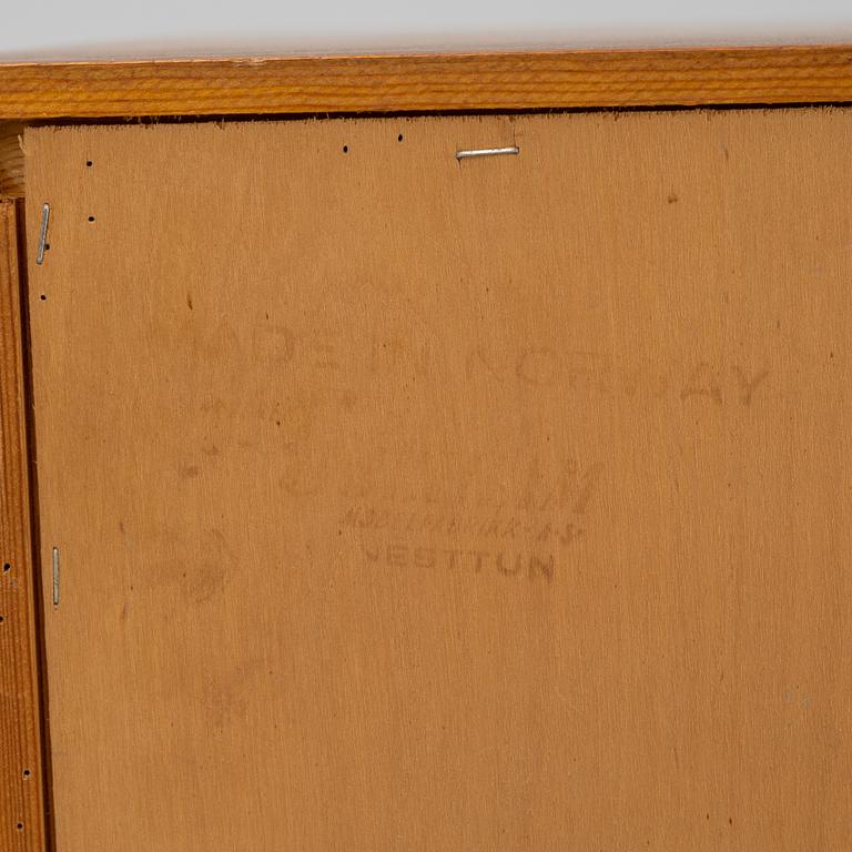 Sideboard, 1900-talets mitt.