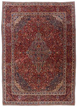 387. A semi-antique Kashan carpet, ca 437 x 304-310 cm.