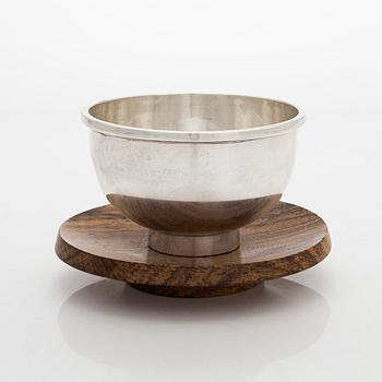 Bertel Gardberg, a silver bowl, Hopeatehdas Oy, Helsinki 1961.