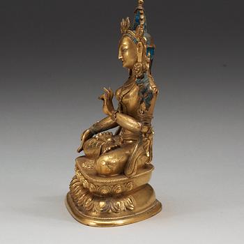 VIT TARA, förgylld brons. Sinotibetansk, 1700-tal.