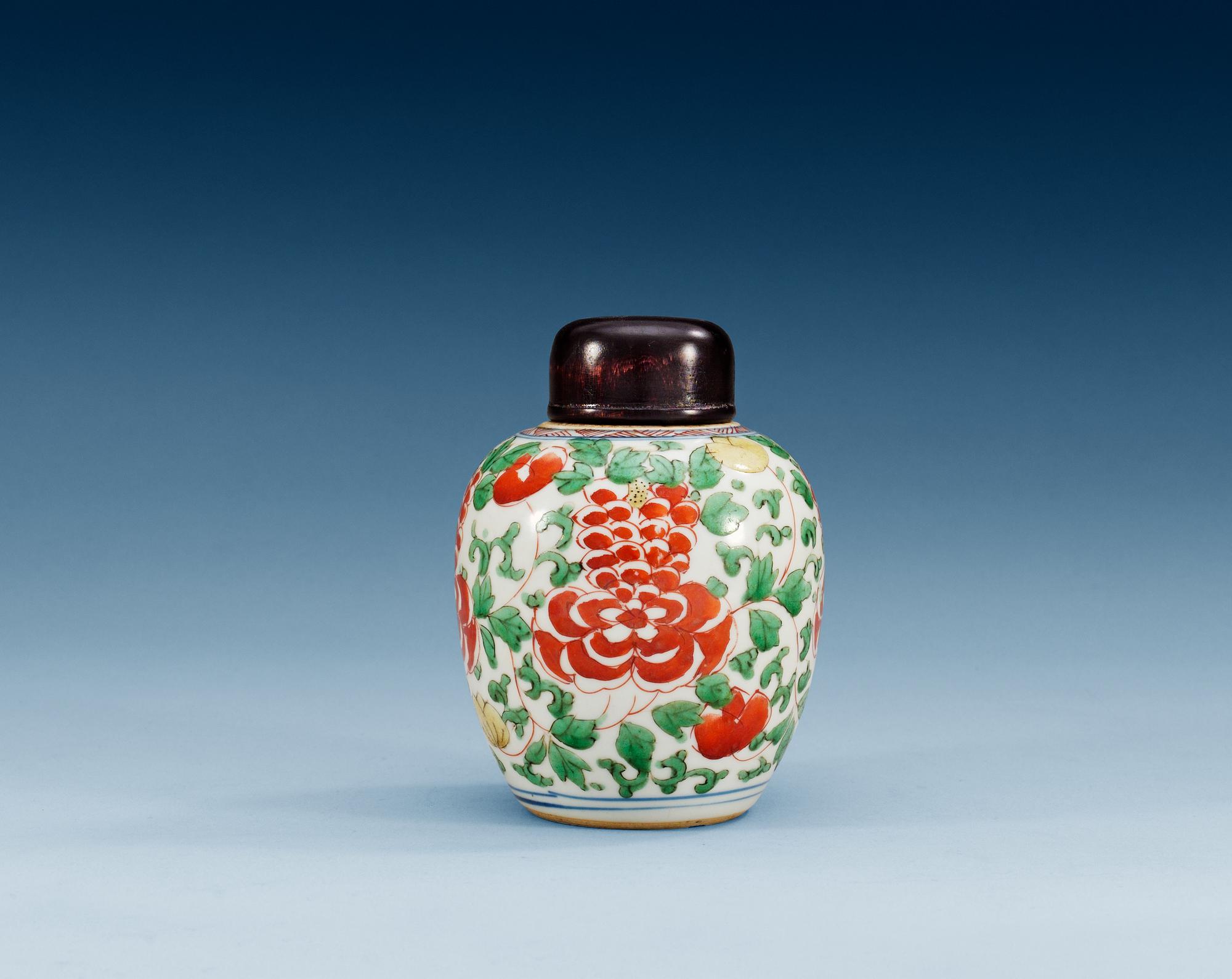 A Transitional wucai teacaddy, 17th Century.