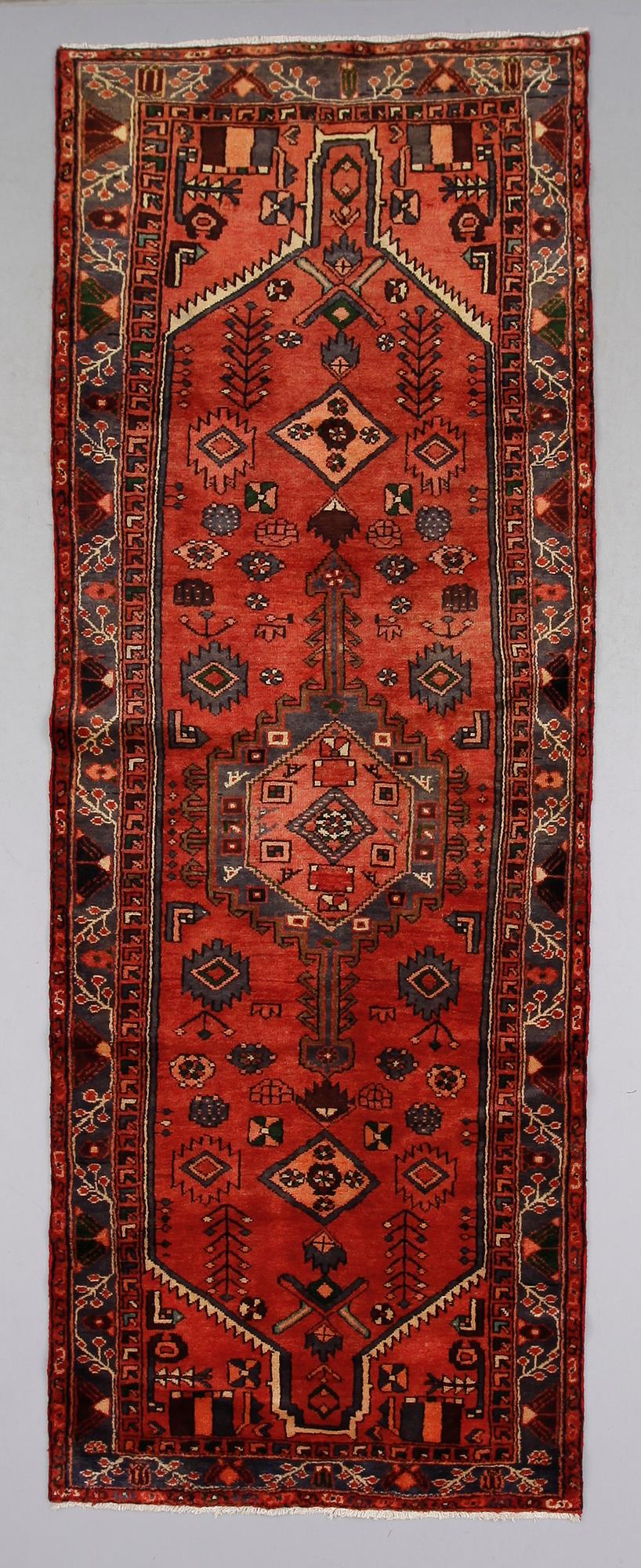 MATTA, Hamadan, 301 x 110 cm.