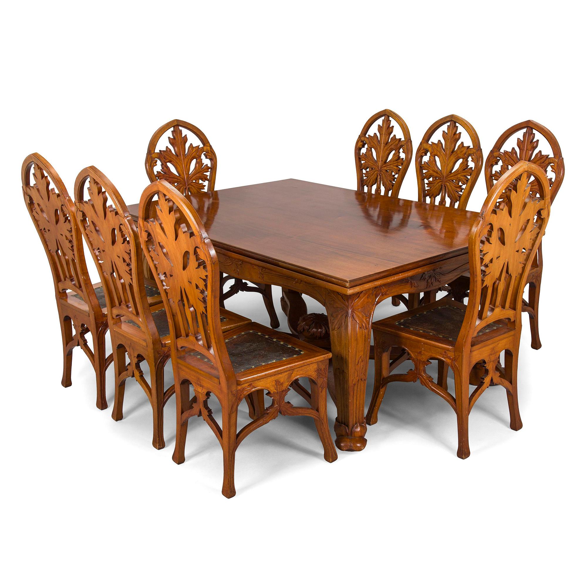 Karl Tirén, An Art Nouveau mahogany dining table with twelve chairs, A.B Naeslunds Möbelfabrik i Umeå, approx. 1901.