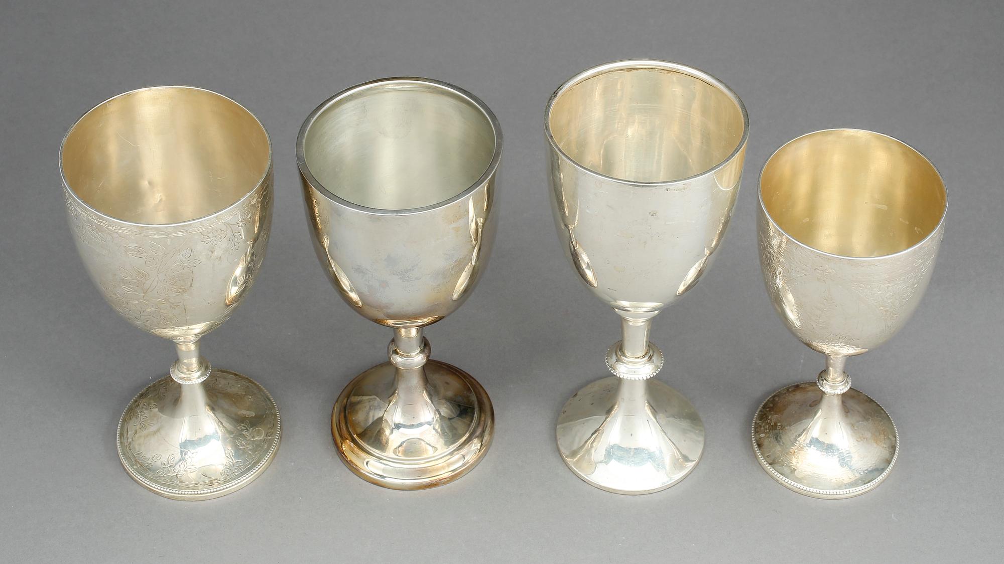 BÄGARE PÅ FOT, 4 st, silver, London 1878-1924. Vikt tot ca 821 gram.