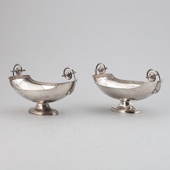 A pair of silver plated bowls, first half of the 20th Century.