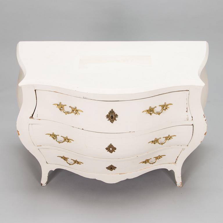 A Swedish rococo chest of drawers, mid 18th century.