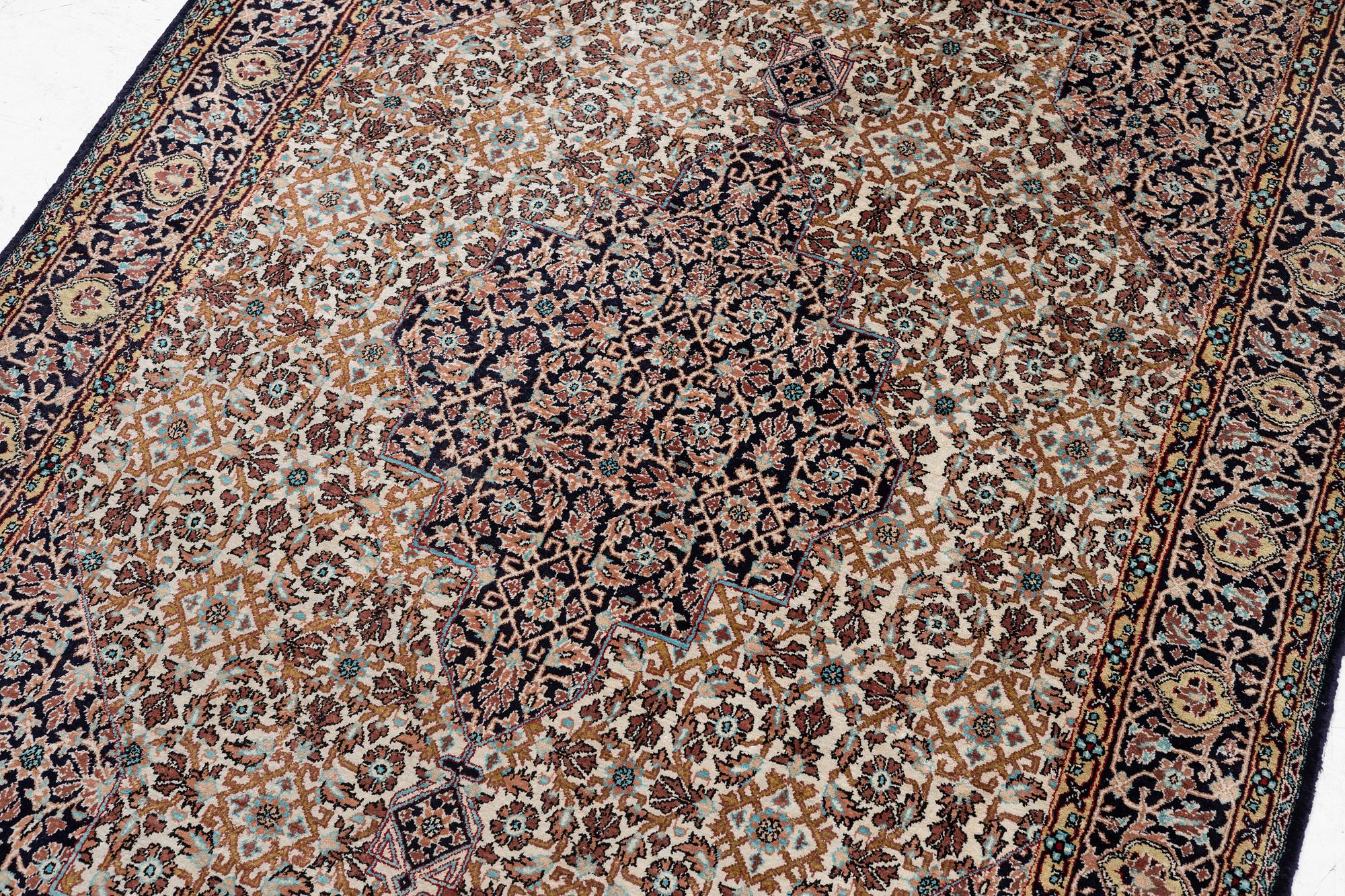 Matta, Ghom part silk, ca 165 x 107 cm.