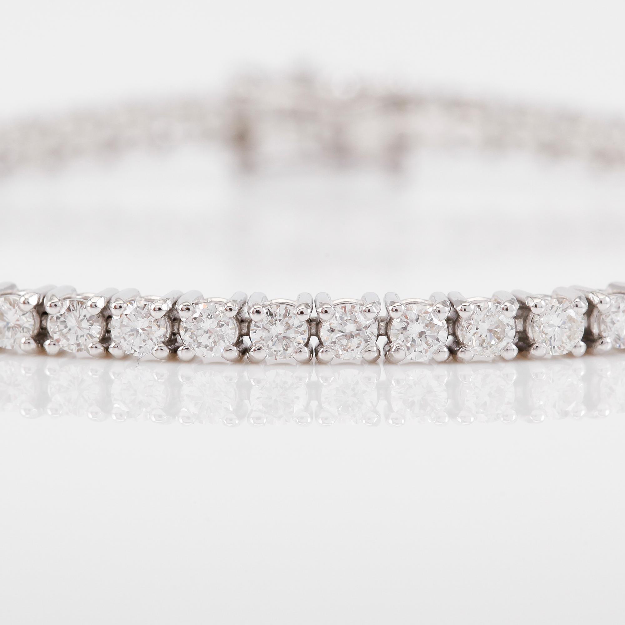 ARMBAND, 18K vitguld och diamanter tot ca 3.45 ct.