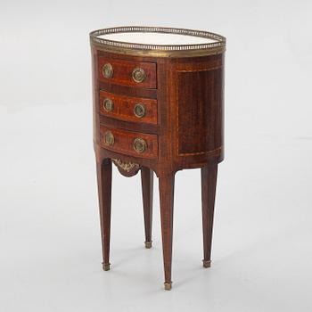 Byrå Louis XVI-stil, 1900-tal.