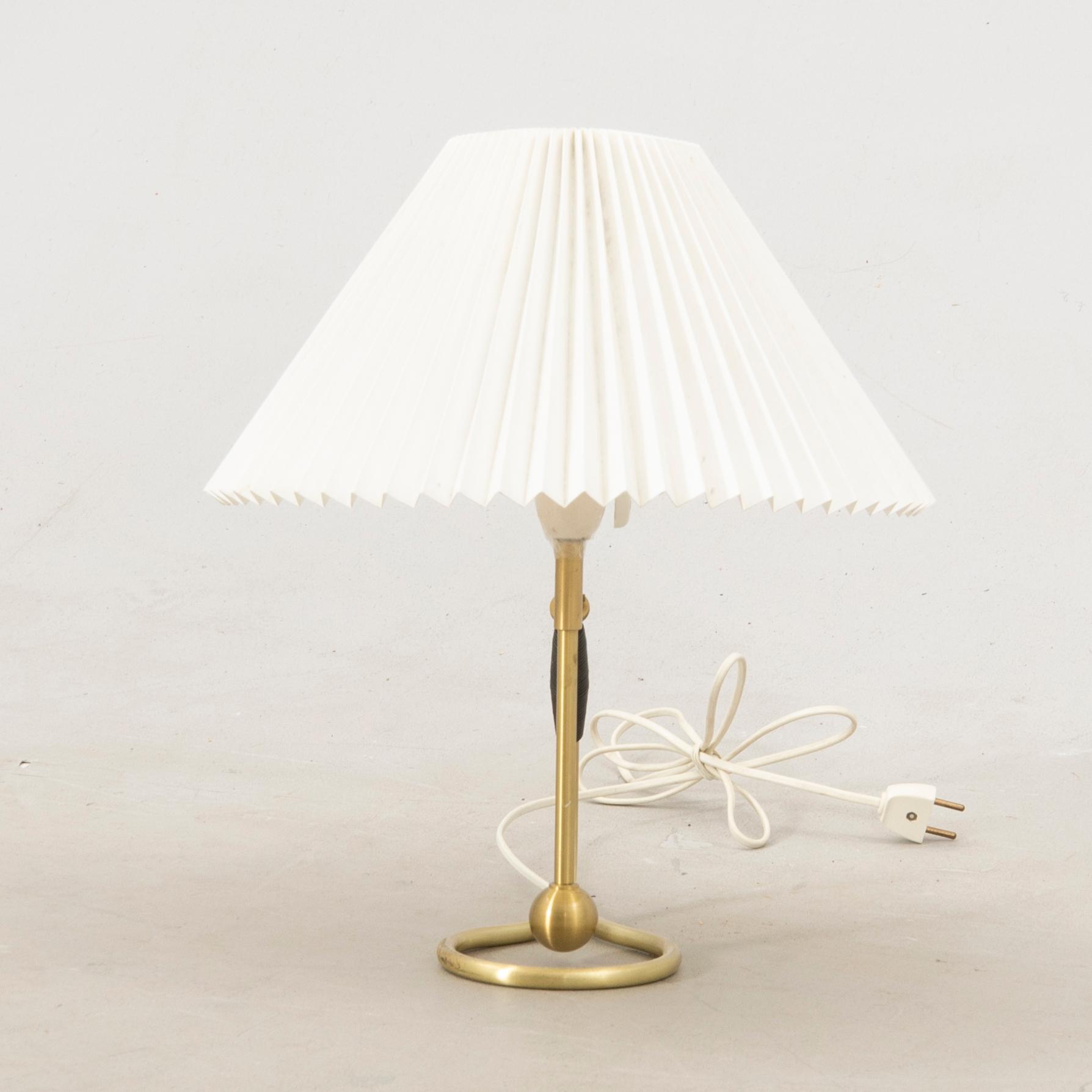 Kaare Klint, bords/vägglampa modellnr 306 Danmark 1900-talets mitt/andra hälft.