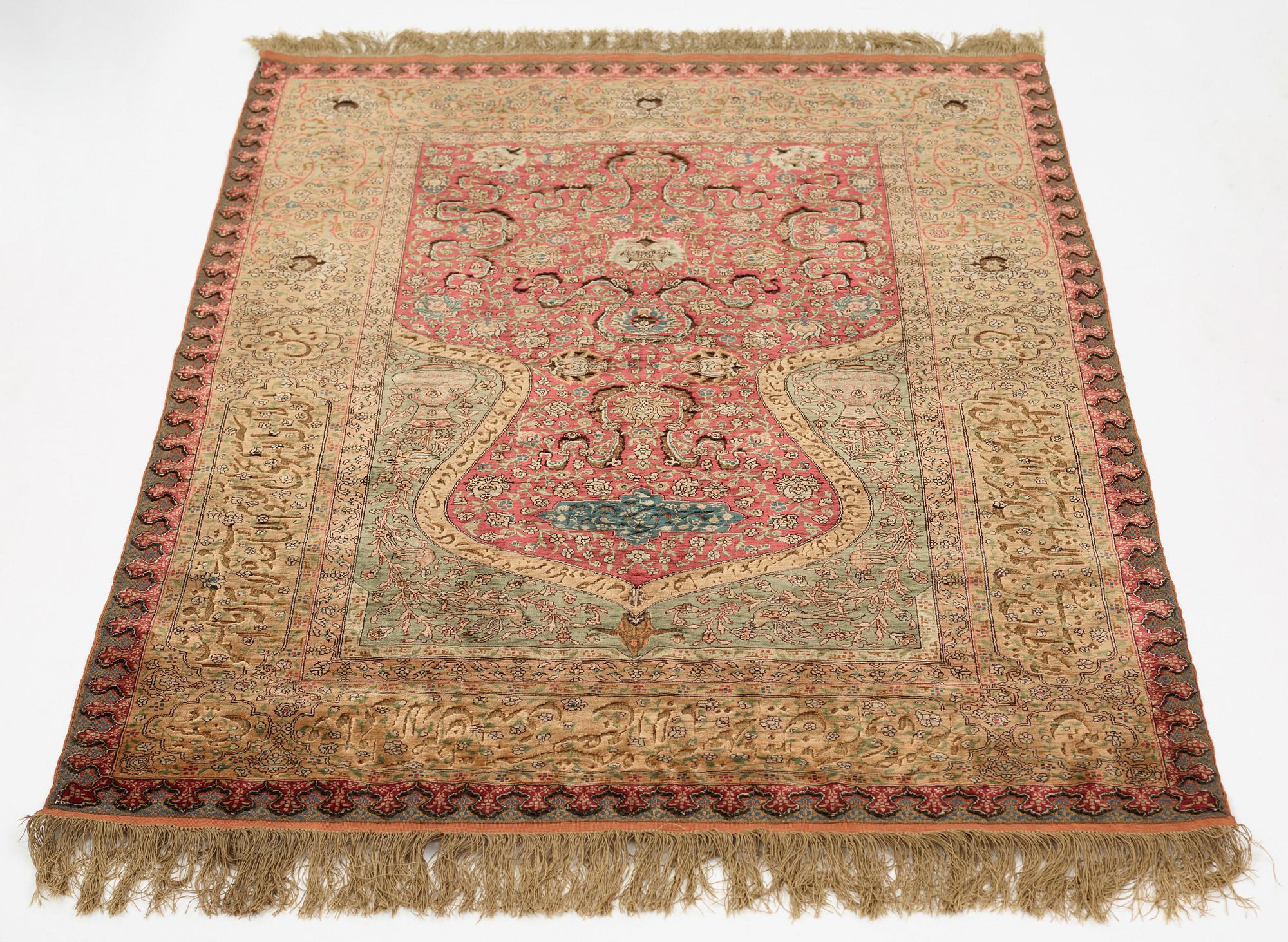 Matta, antik silke Kum Kapi med metallbroschering, Istanbul omkring 1910, "Sultan's Head Prayer" design.