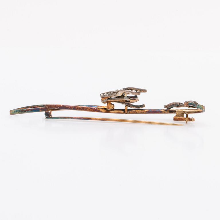 BROOCH 14K gold and silver old-cut diamonds approx 1 ct in total, length approx 10 cm.