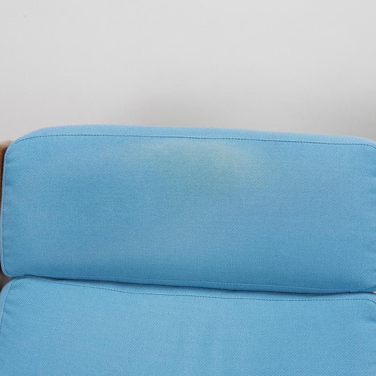 Esko Pajamies, Fåtöljer, ett par "Pele" och soffbord tillverkare Lepofinn 1970-tal.