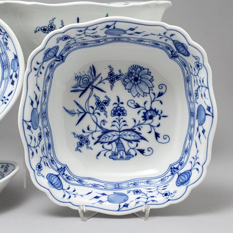 A part 'Blue Onion' pattern porcelain dinner service, Meissen, 20th century (119 pieces).