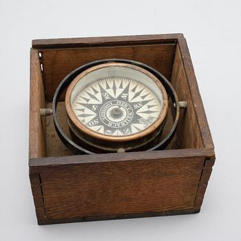 A compass by Iver C. Weilbach, Copenhagen, around turn of the century 1900.