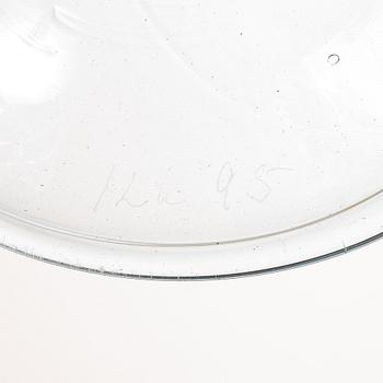 Uppsatsskål, glas. Signerad ILK och daterad, -95.