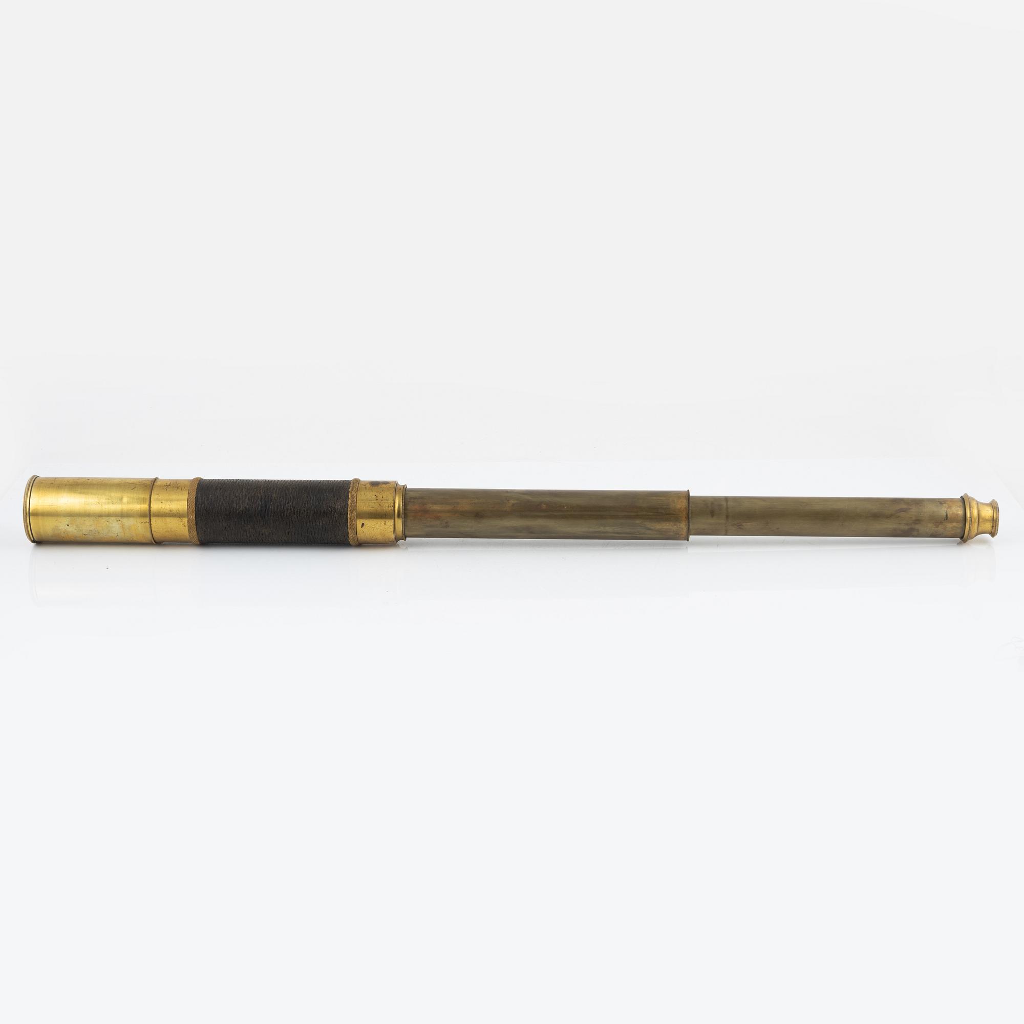 A brass telescope, around 1900.