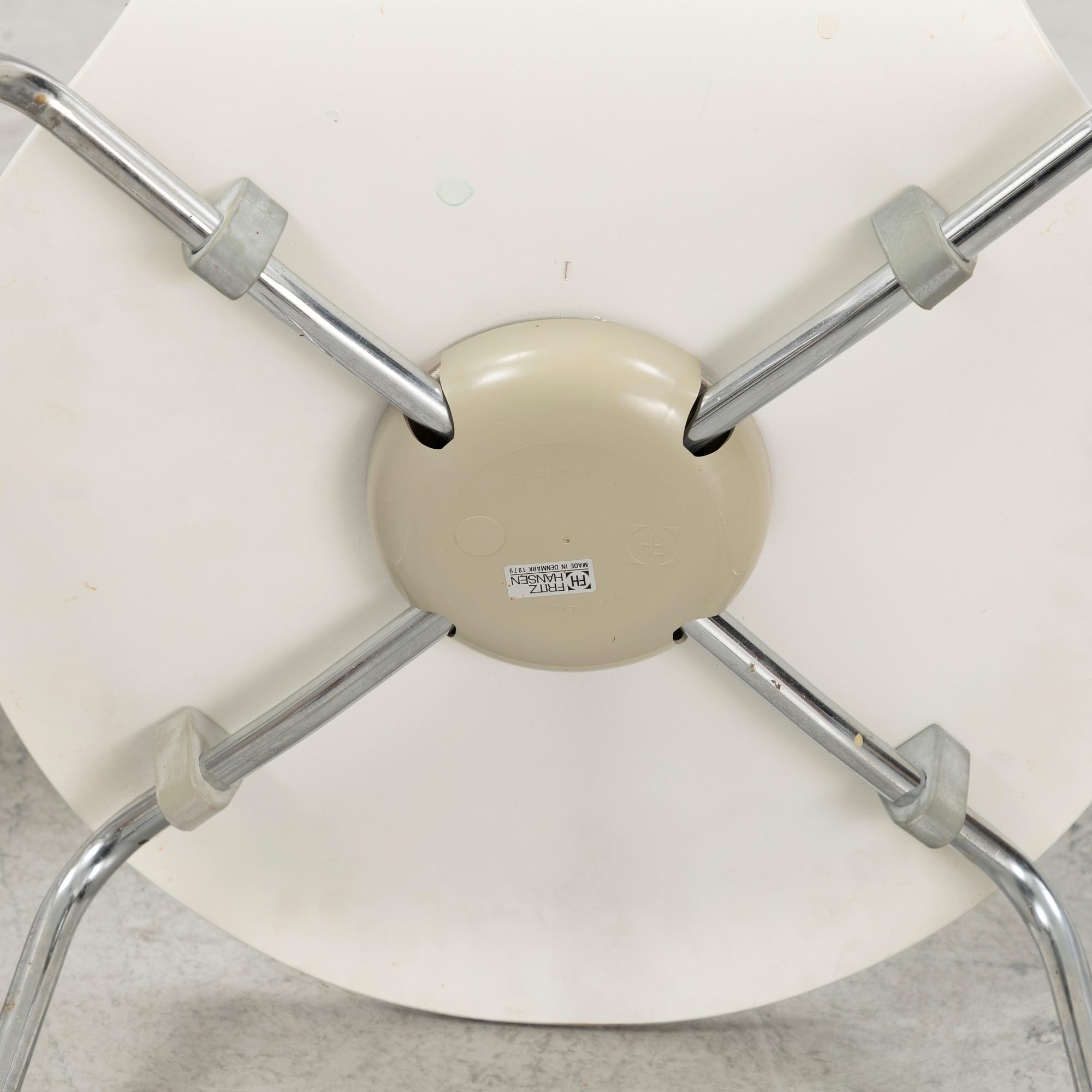 Arne Jacobsen, stolar, ett par, "Myran", Fritz Hansen, Danmark.