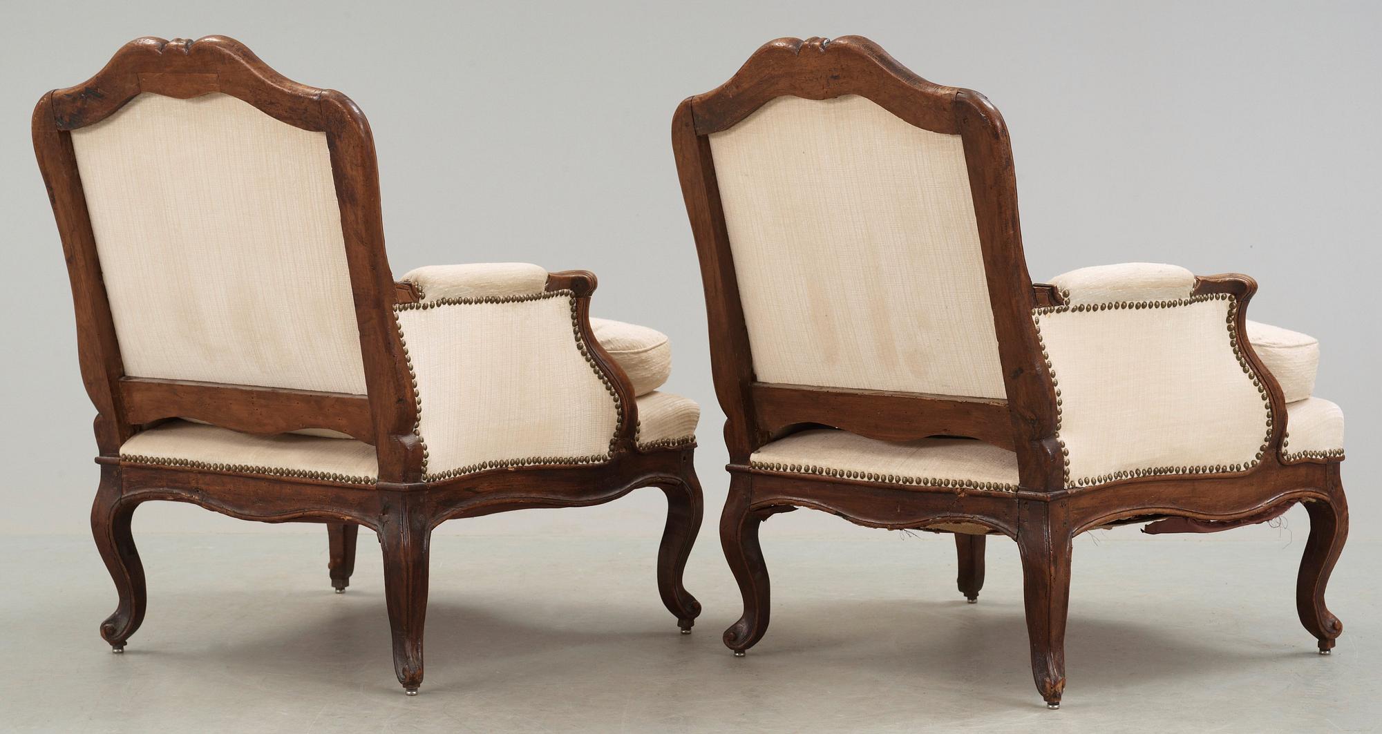 FÅTÖLJER, ett par. Frankrike, 1700-talets mitt. Louis XV.