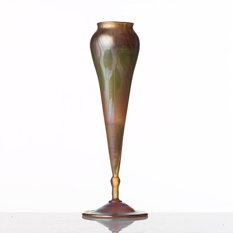 Louis Comfort Tiffany, a Favrile glass vase, U.S.A, 1909.