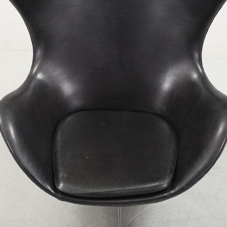 ARNE JACOBSEN, fåtölj, "Ägget", Fritz Hansen, Danmark, 1960-tal.