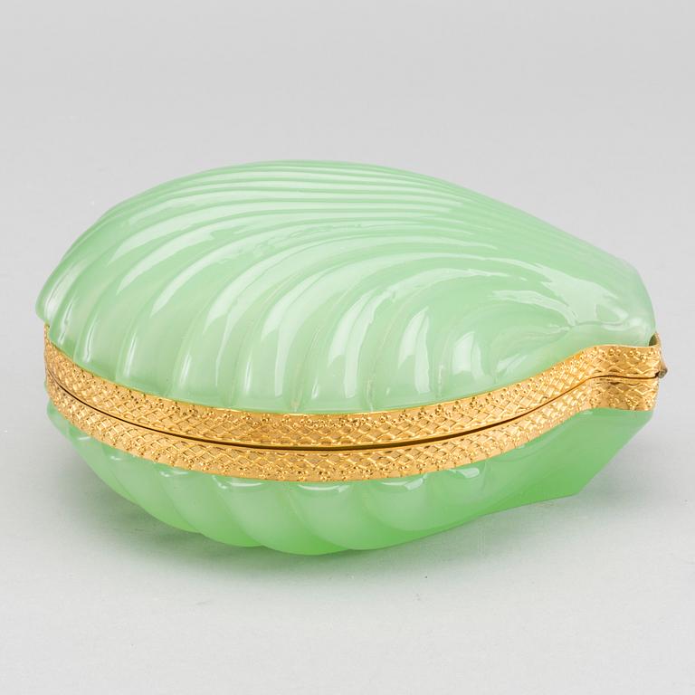 A FRENCH SHELL SHAPED GLASS BOX, 20th century.