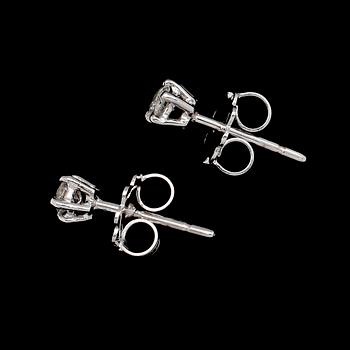 ÖRHÄNGEN, 1 par, 18K vitguld, briljantslipade diamanter tot ca 0.30 ct.
