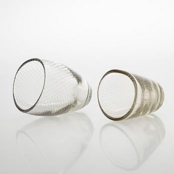 Gunnel Nyman, vaser, 2 st, modell "GN 3" och "GN 16". Signerade G. Nyman Notsjö 1947 och G. Nyman Nuutajärvi Notsjö.